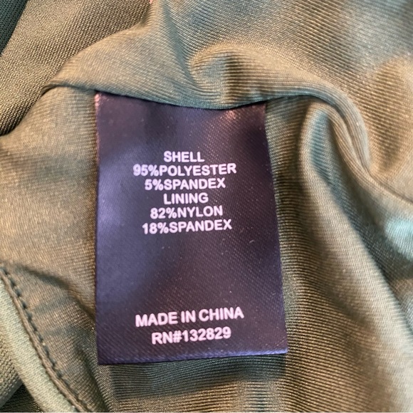 Camila Coelho | NEW Blake Asymmetrical Crop Top in Basil Green Size XS - Picture 9 of 9